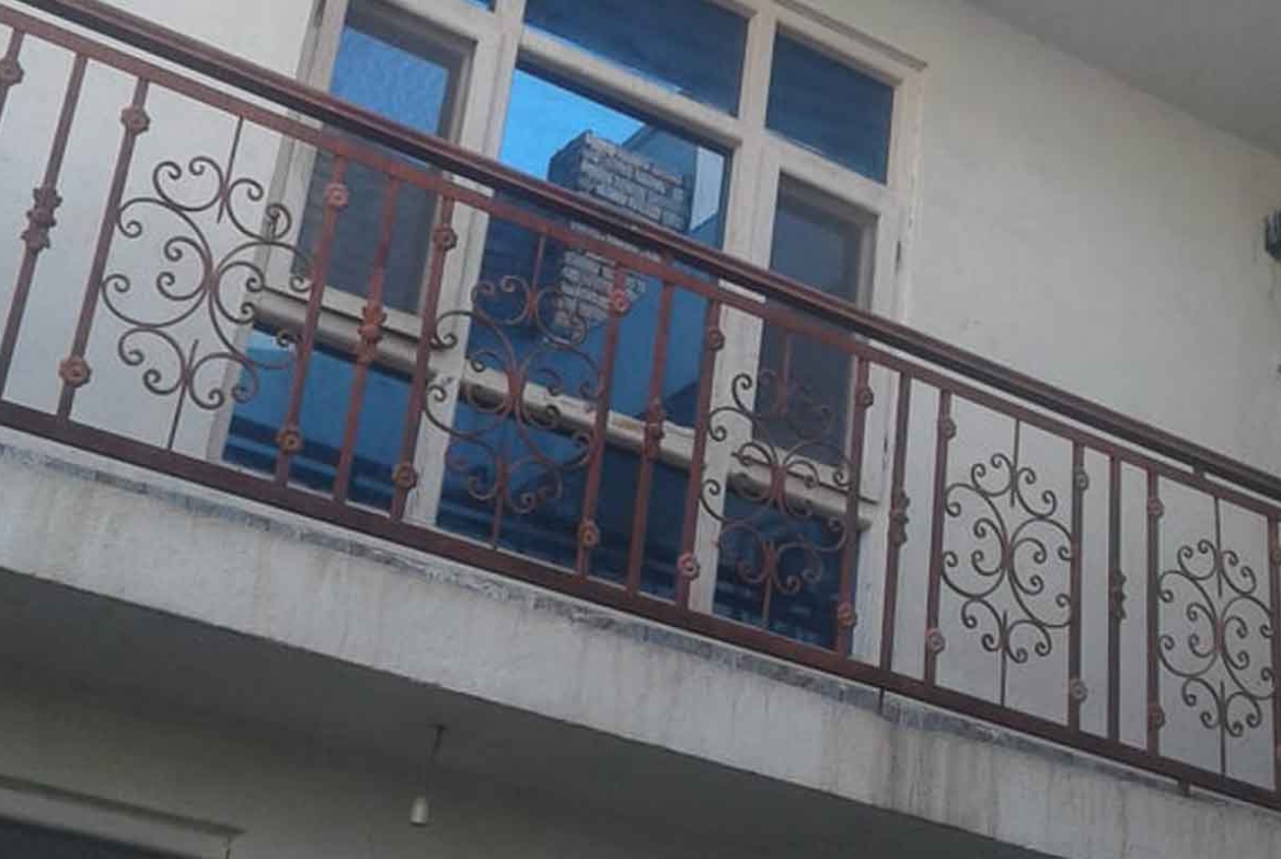 House with eight rooms available for sale in Khaja Boghra Kabul