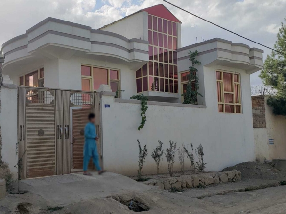 Concreted house for sale in peace town, District 17