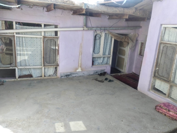Three-room house for sale urgently in Karte New, Market Station