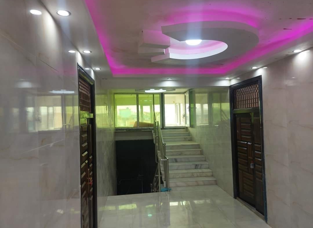 Building for sale at Pol-e Hasan Khan, Chehel Suton
