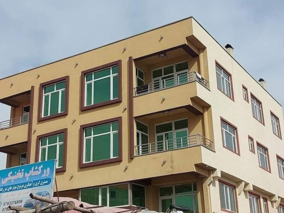 Building for sale at Pol-e Hasan Khan, Chehel Suton