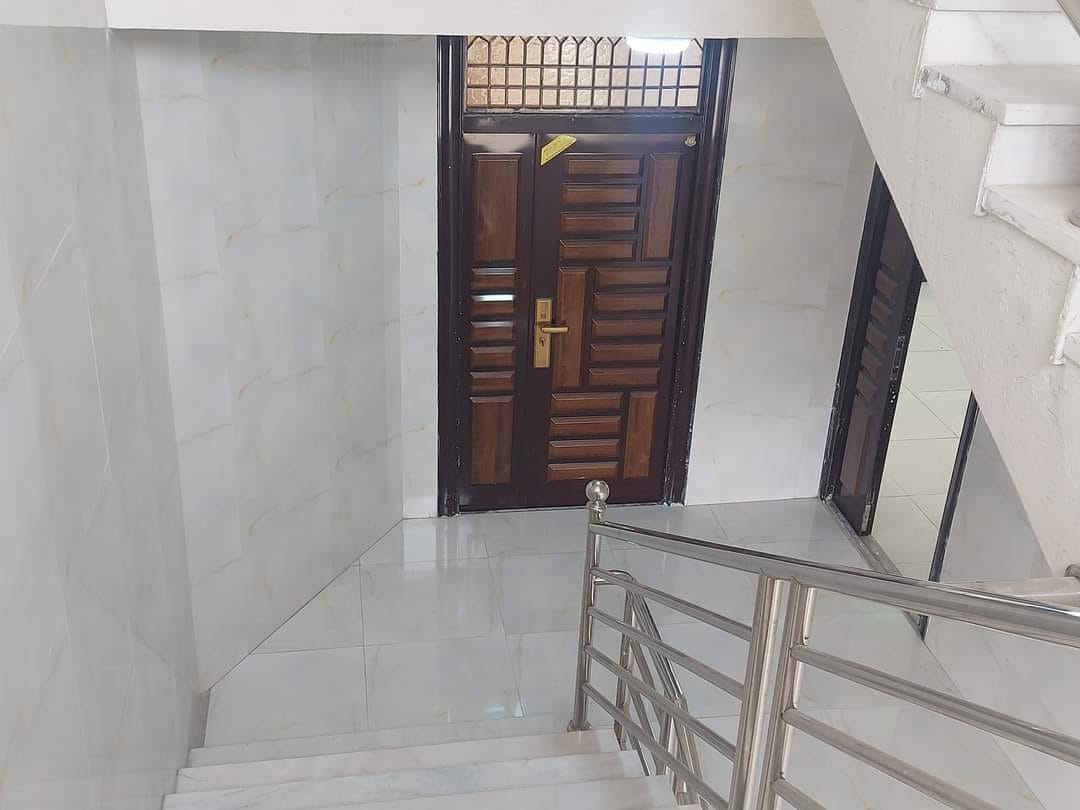Building for sale at Pol-e Hasan Khan, Chehel Suton (2)