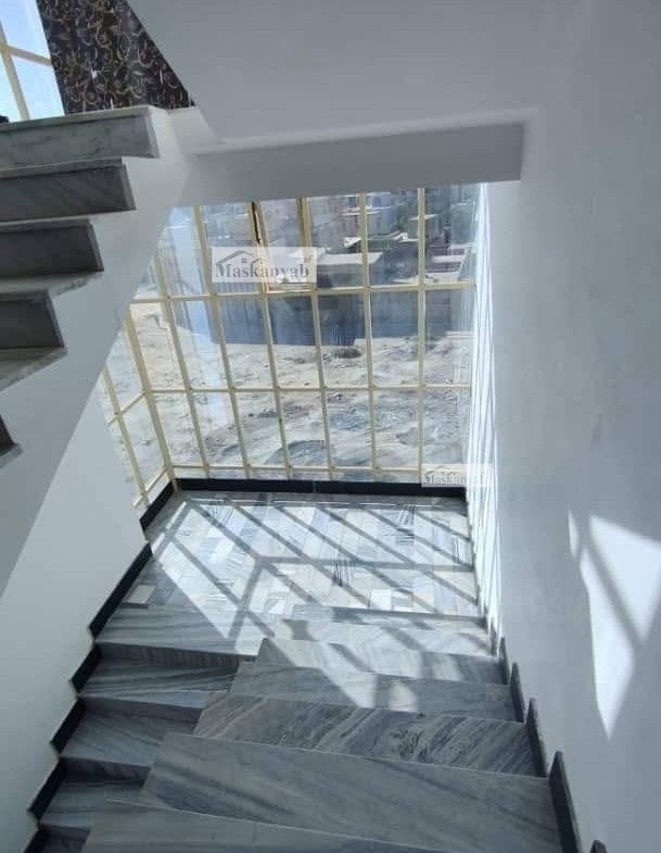 Building for sale in Chehel Suton, District 7