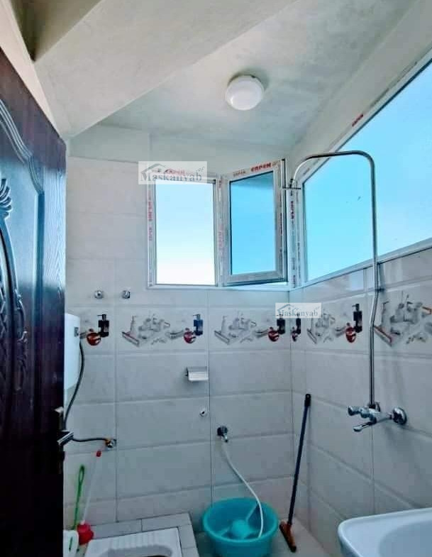 Building for sale in Chehel Suton, District 7