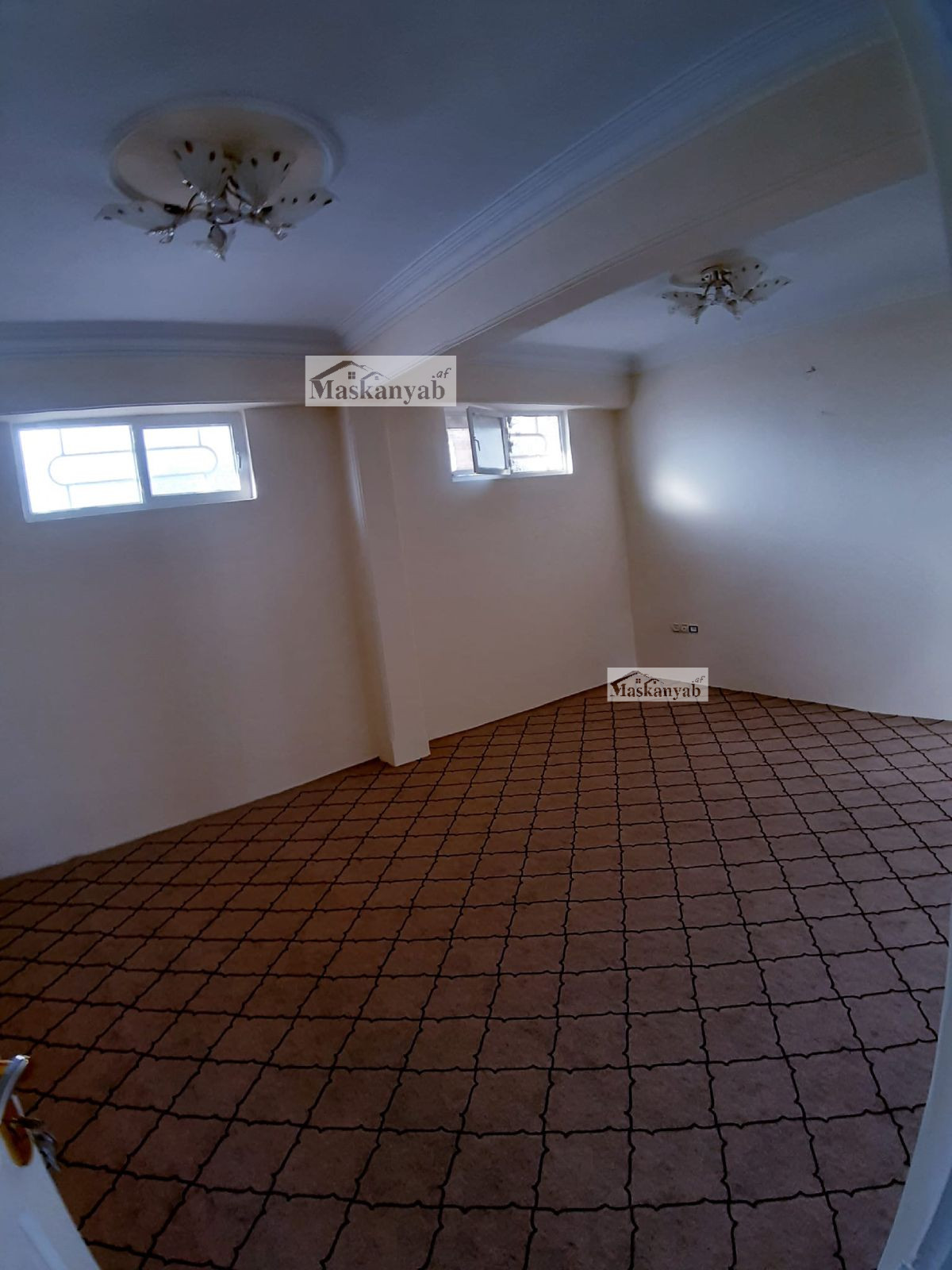 Business apartment for sale at Sarrafiha Market, Herat