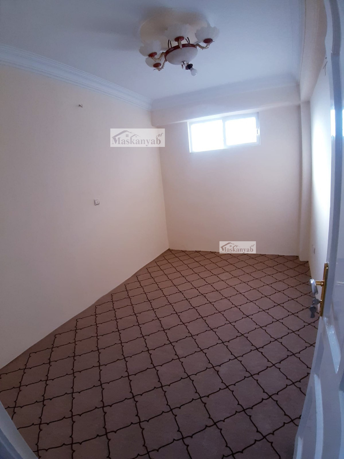 Business apartment for sale at Sarrafiha Market, Herat