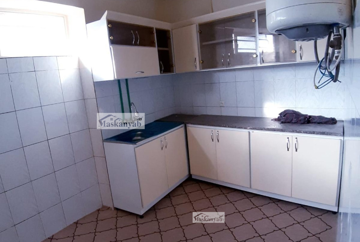 Business apartment for sale at Sarrafiha Market, Herat