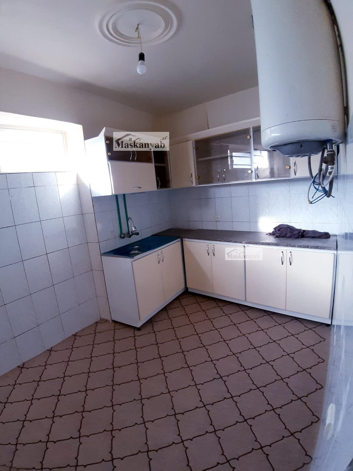 Business apartment for sale at Sarrafiha Market, Herat