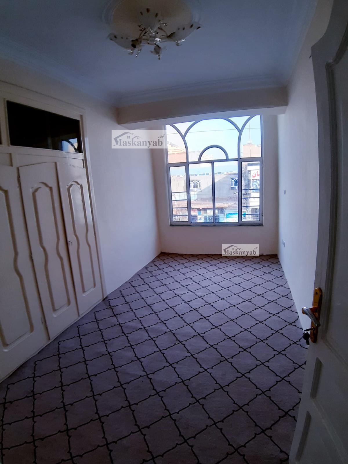 Business apartment for sale at Sarrafiha Market, Herat