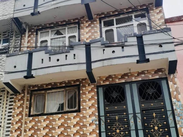 Three-floor house for sale in Market station, Karte New