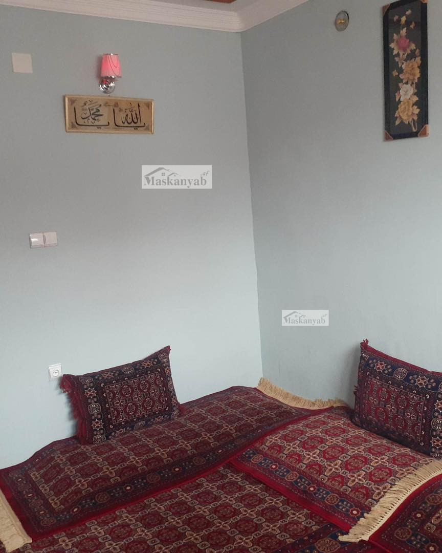 Three-floor house for sale in Market station, Karte New