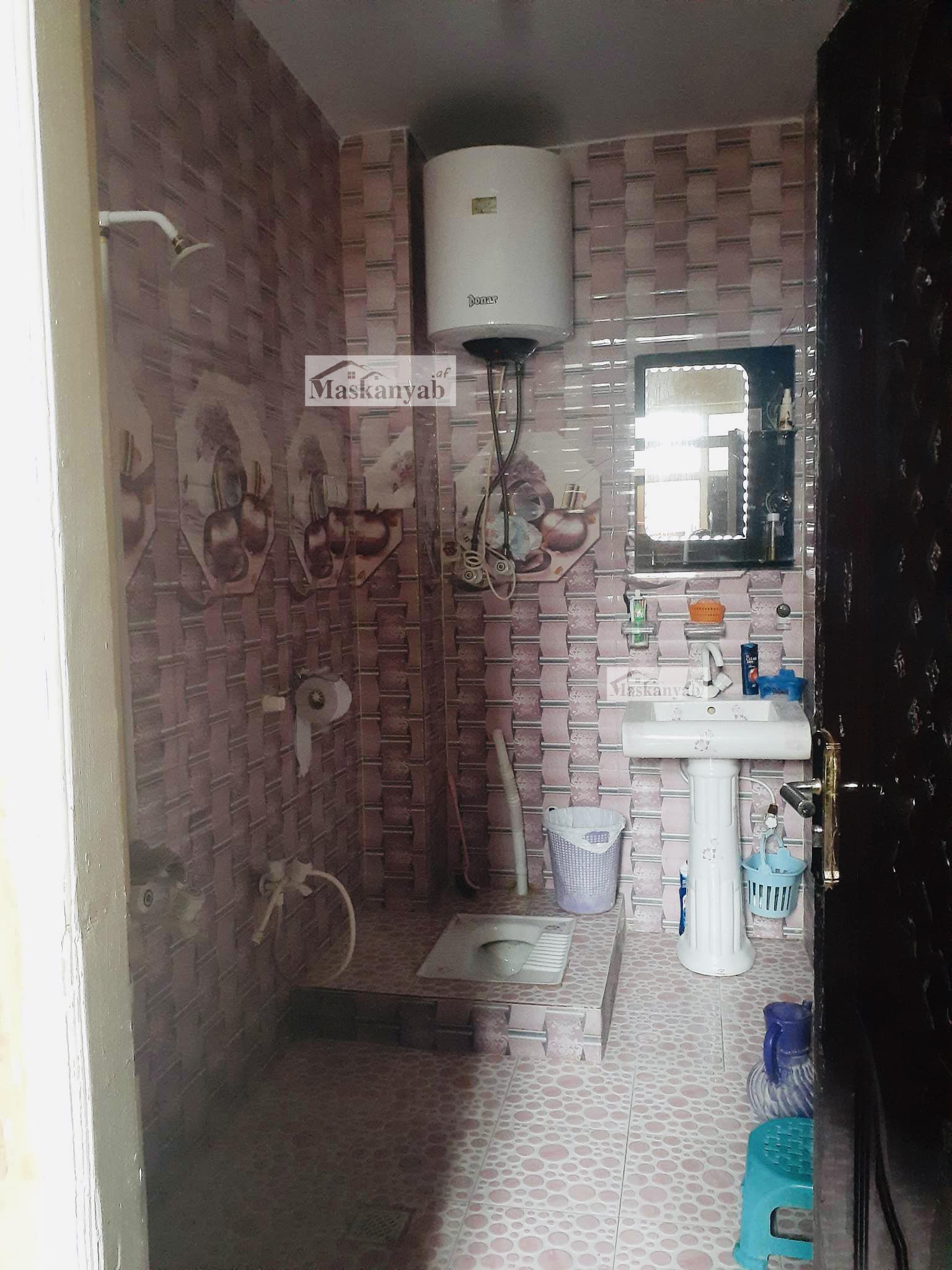 Three-floor house for sale in Market station, Karte New