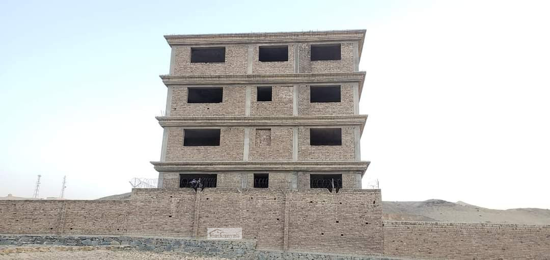 Uncompleted house for sale in Chehel Sotun, District 7