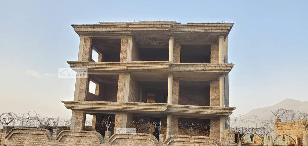 Uncompleted house for sale in Chehel Sotun, District 7