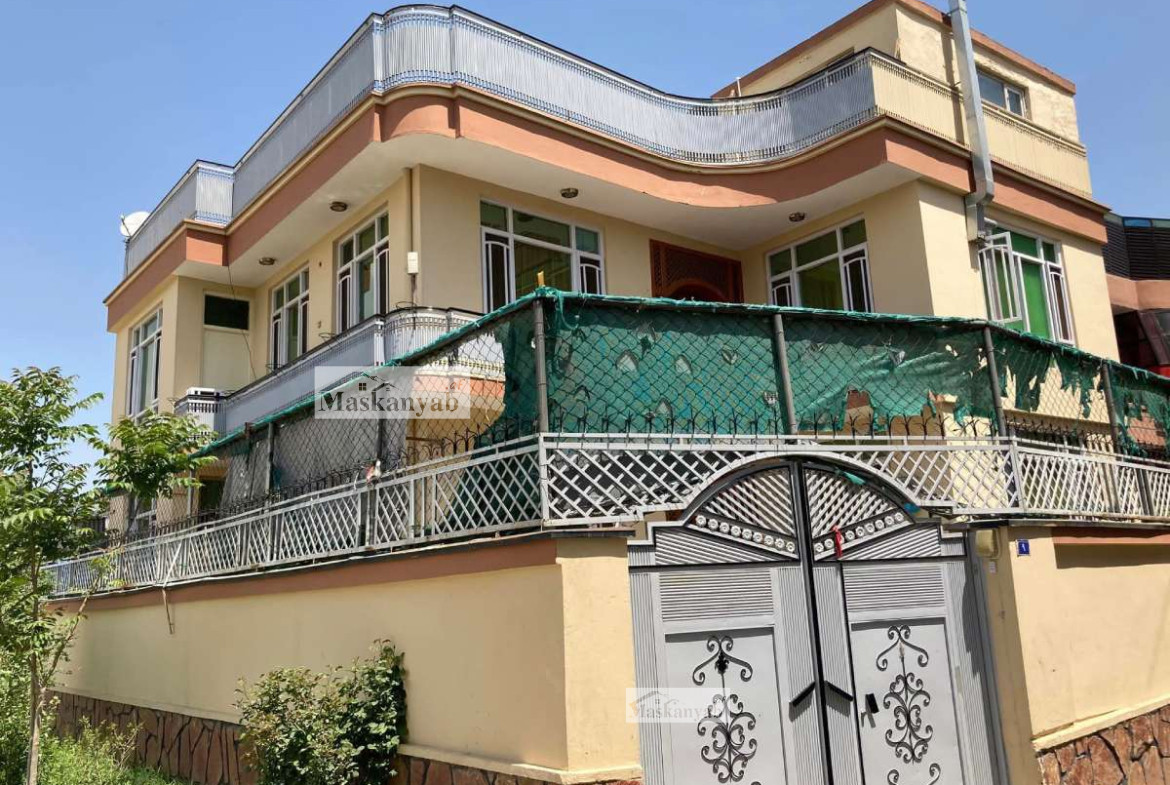The Three-floor house is for sale in 12th Street of Qala-e Fatihullah