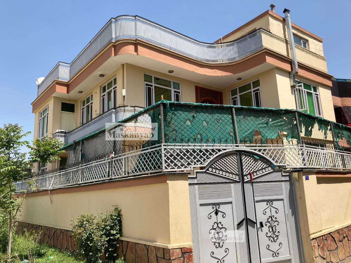 The Three-floor house is for sale in 12th Street of Qala-e Fatihullah