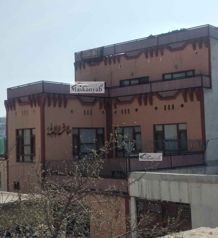 Three-floor house for sale in Karte New, Market