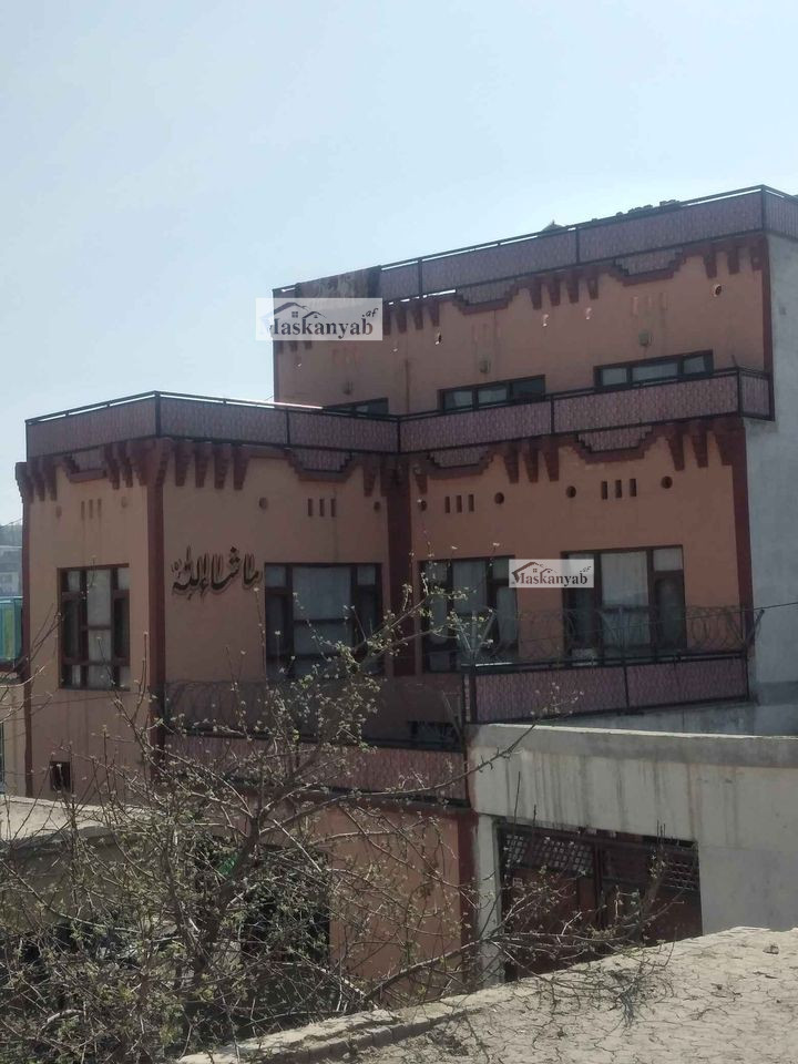Three-floor house for sale in Karte New, Market