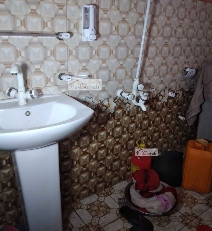 Three-floor house for sale in Karte New, Market