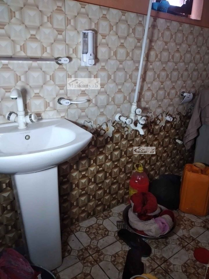 Three-floor house for sale in Karte New, Market