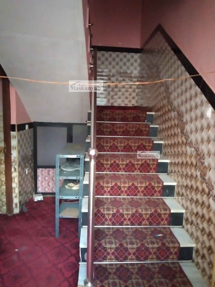 Three-floor house for sale in Karte New, Market