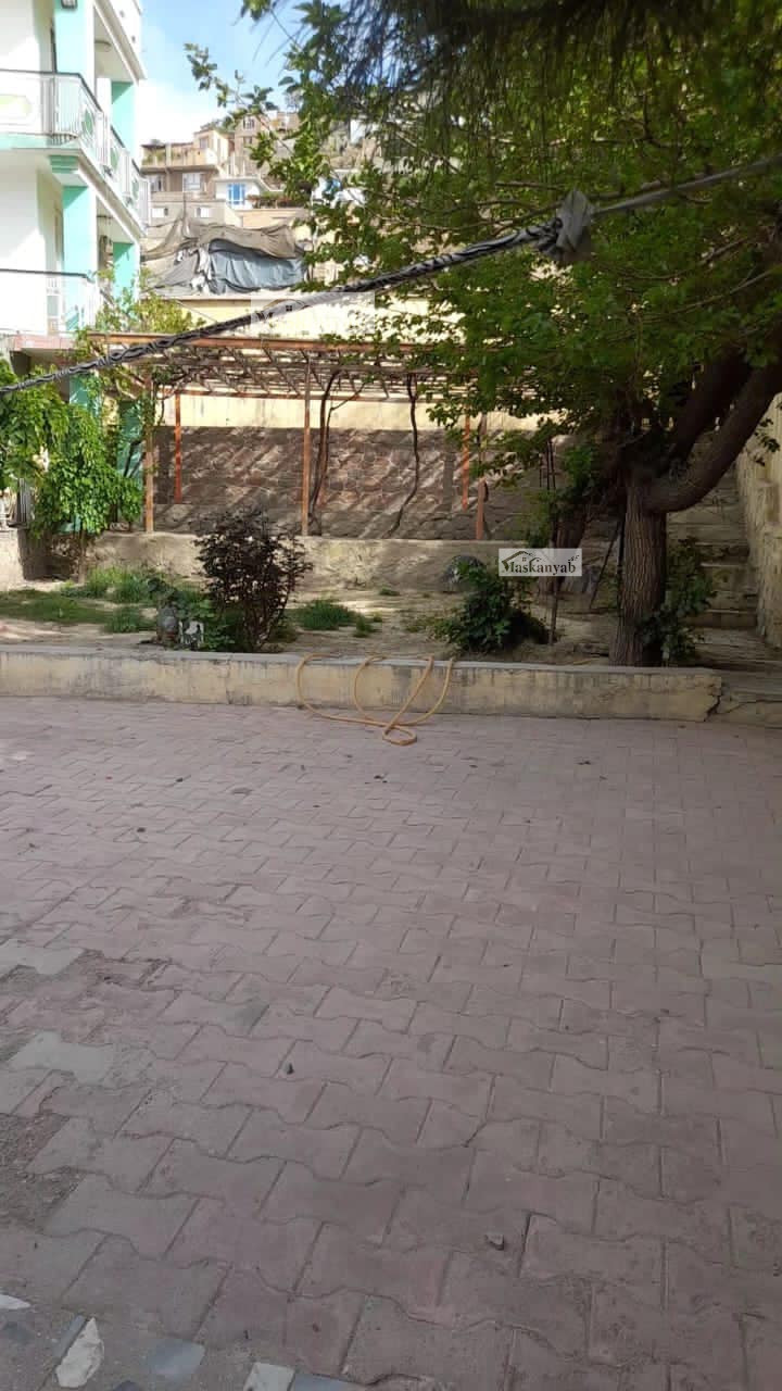 The Three-floor house is for sale in Qwa-e Markaz, Kabul