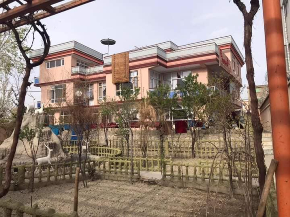 Three-floor house for sale in Zakerin Town, District 17