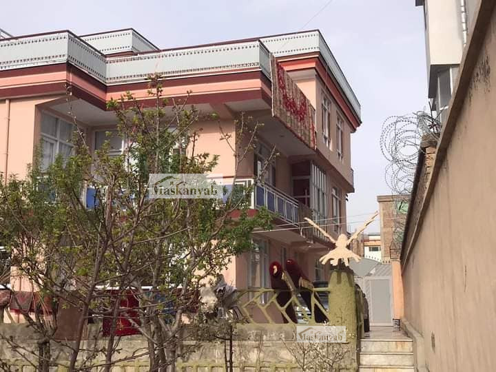 Three-floor house for sale in Zakerin Town, District 17