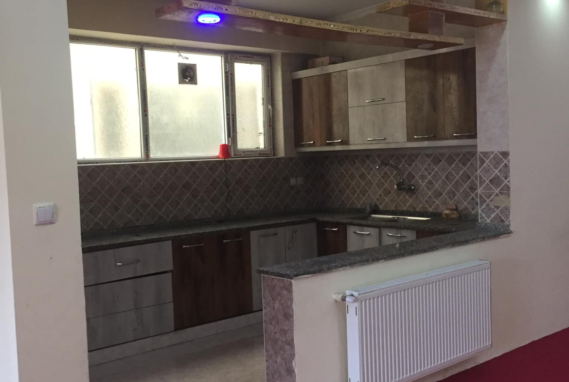 The three-room apartment is for rent in Taimani Project