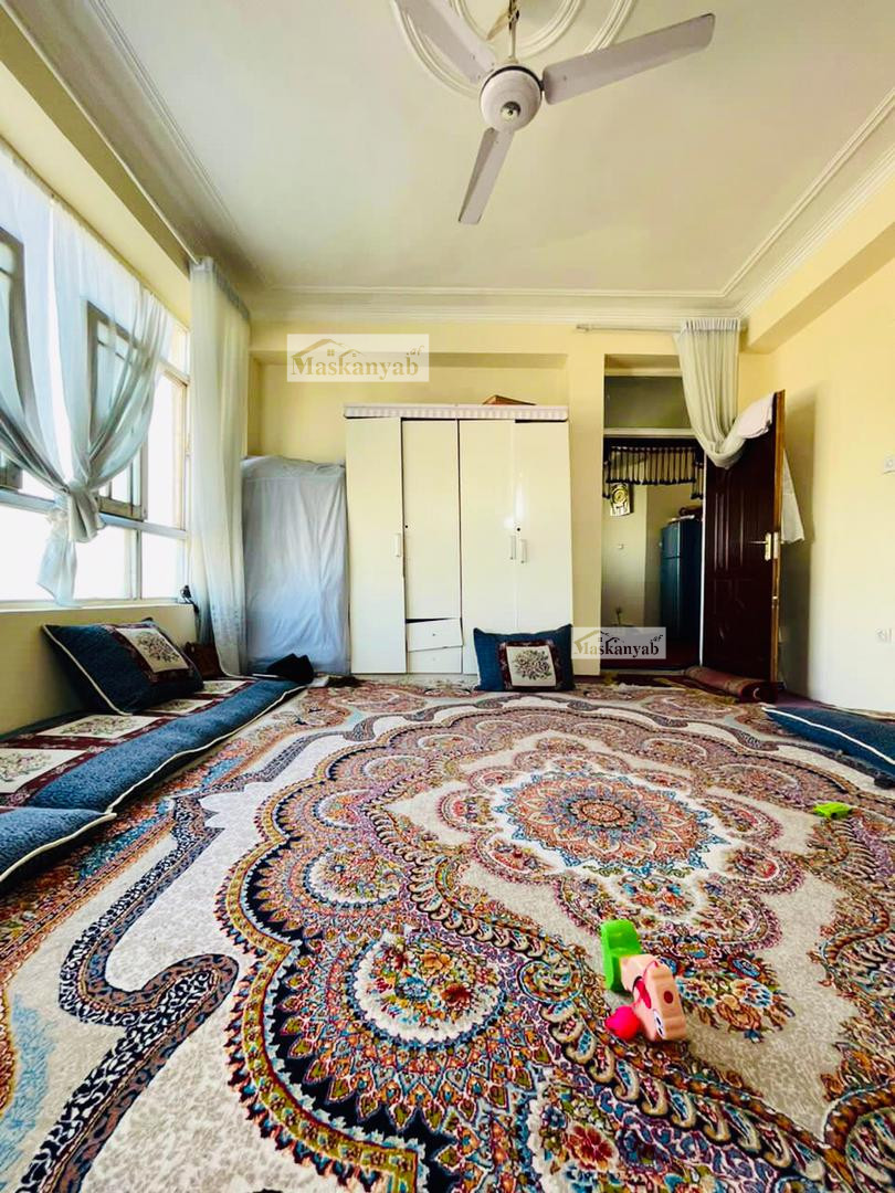 Four-room apartment for sale urgently in Old Taimani Square