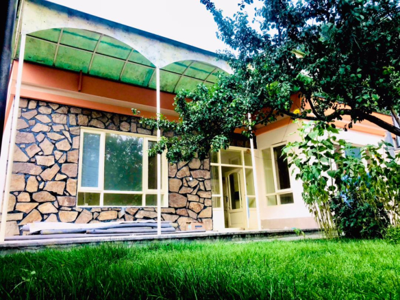 The Six-room house is for rent in Shahr-e New, Kabul