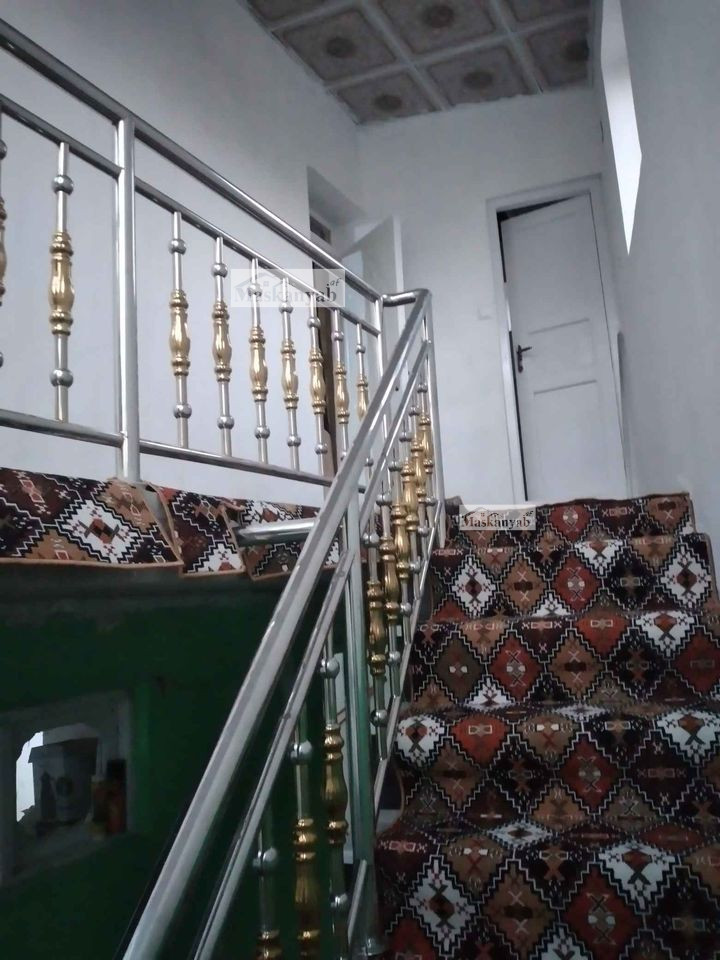 Three-room house for sale urgently in Karte New