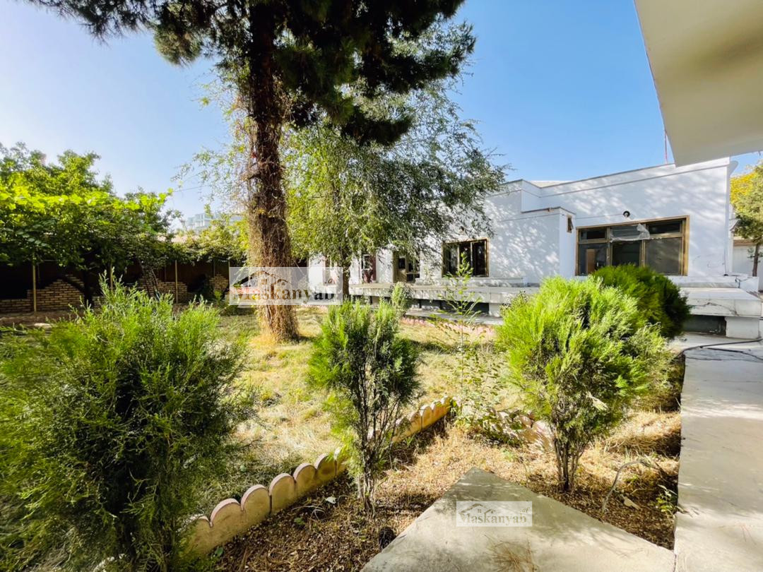 Eight-room house for rent in Shahr-e New, Kabul