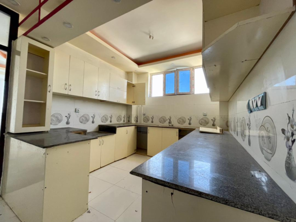 Three-room apartment for rent in Taimani Project