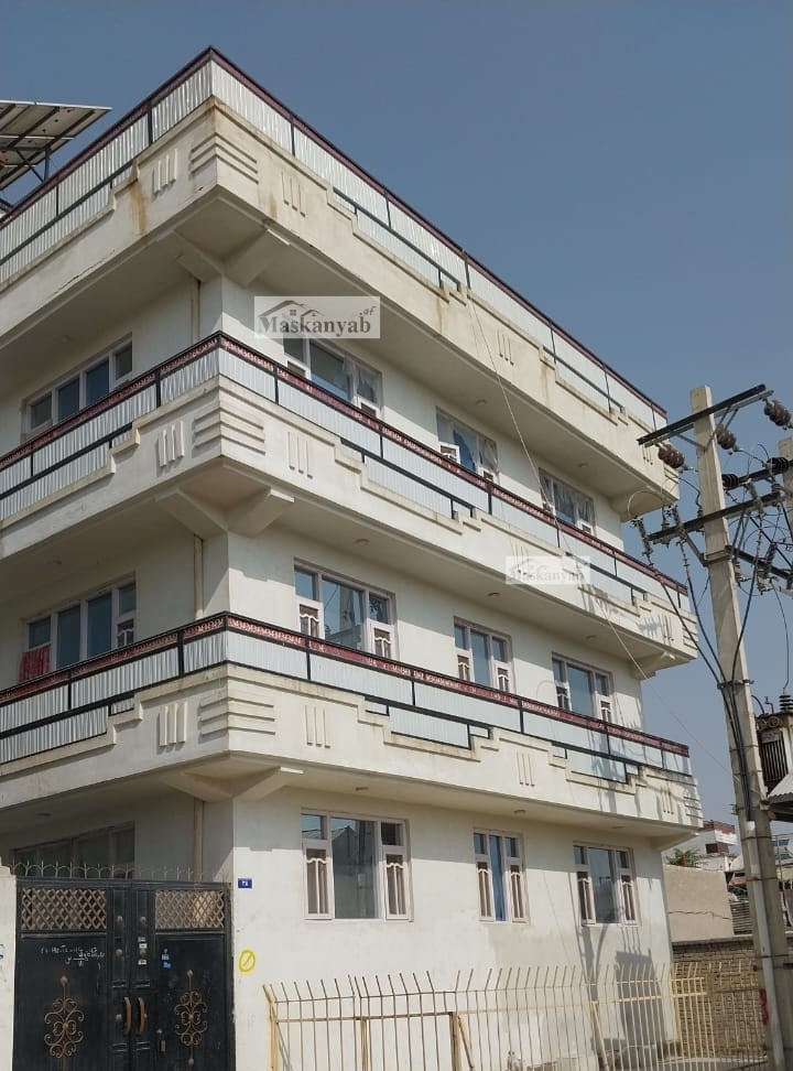 Three-floor building for sale in Shaheed Hangara Square