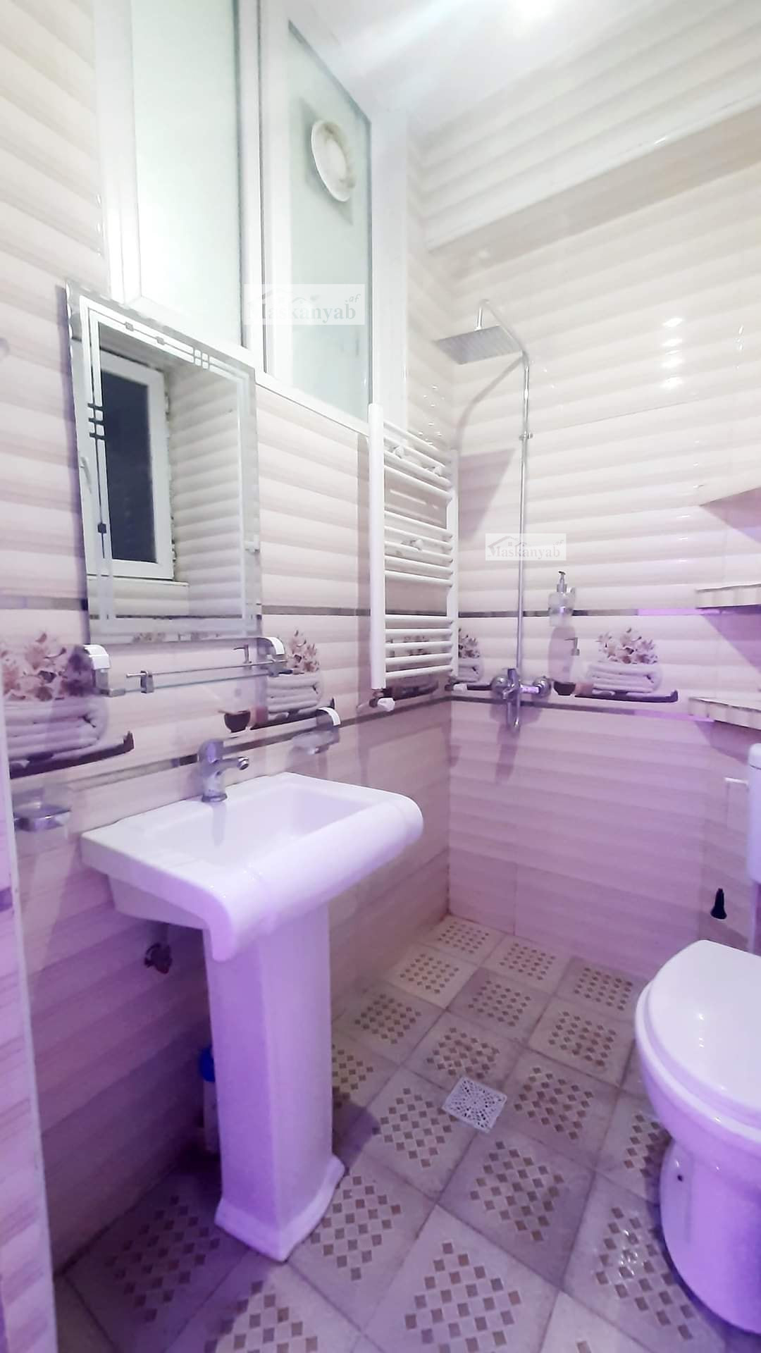 Three-room apartment for rent in front of Salim Karawan Block