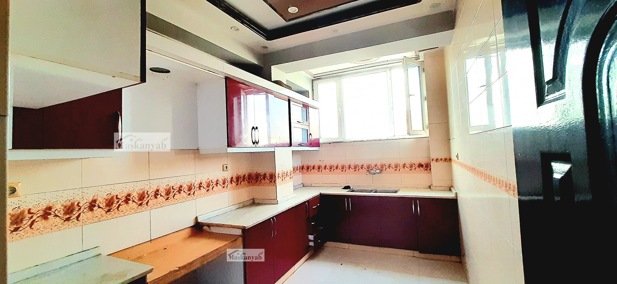 Three-room apartment for rent in front of Salim Karawan Block