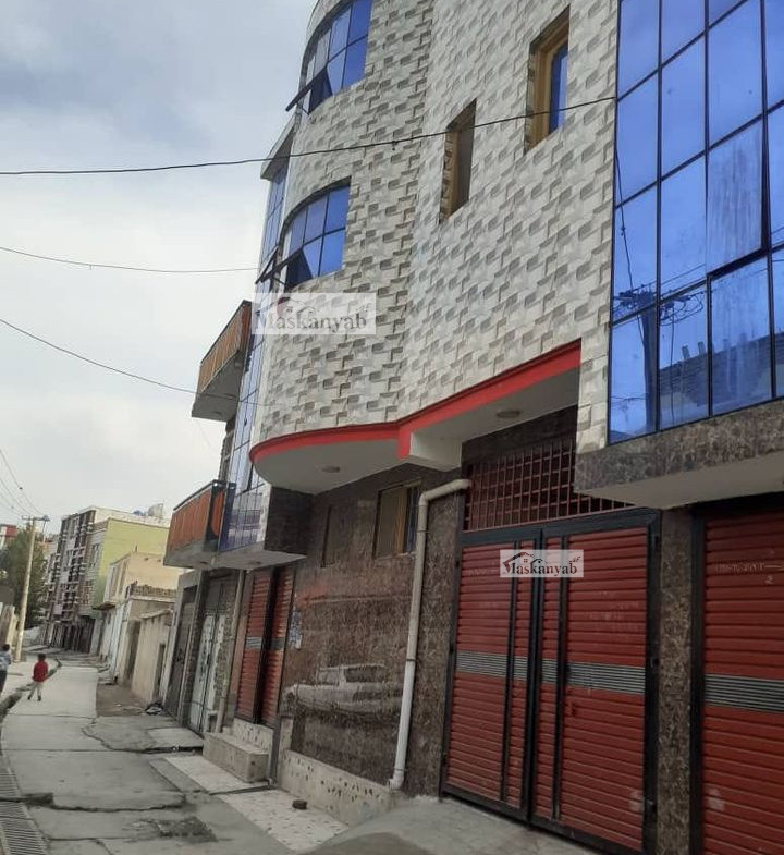 Four-floor house for sale in District 8, Karte Newدارای شش اطاق چهار حمام و تشناب عصری دو آشپزخانه تهکو آب نل و چاه موتر رو نفش سرک برای معلومات بیشتر بالای لینک زیر کلیک کنید