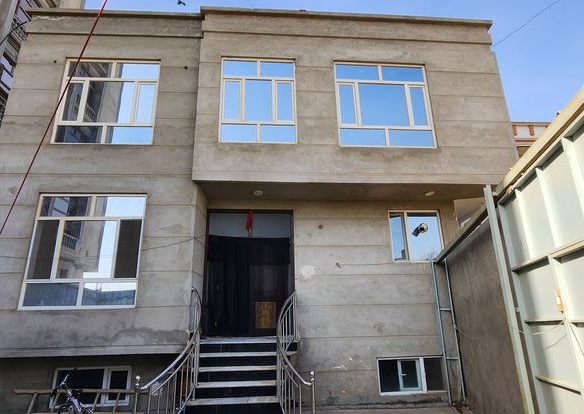 Three-floor house for sale in Haji Ayoub Square