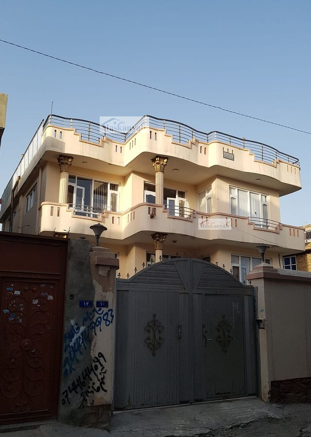 Three-floor house for sale in Pol-e Sorkh, District 6