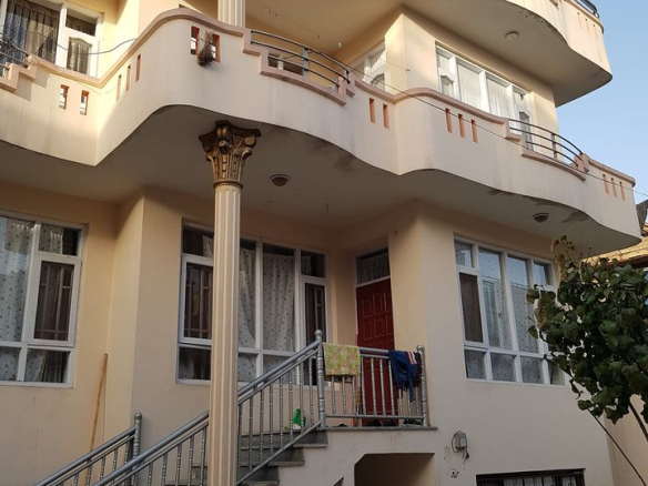 Three-floor house for sale in Pol-e Sorkh, District 6