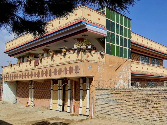 Three-floor house for sale in the West of Golden Town