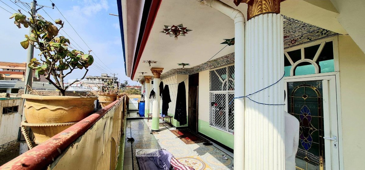 Three-floor house for sale in the West of Golden Town