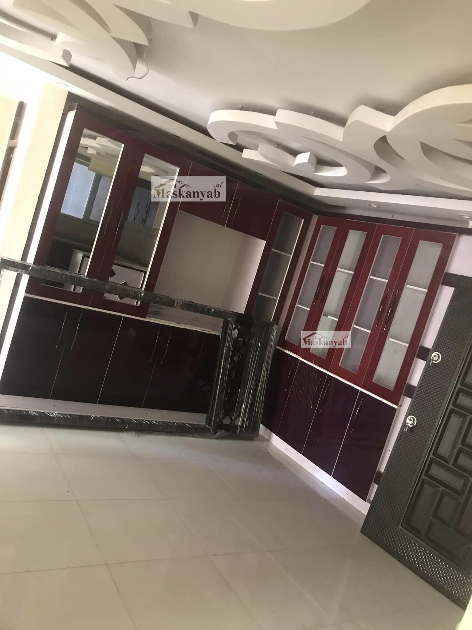 Three-room apartment for sale in Taimani Project urgently
