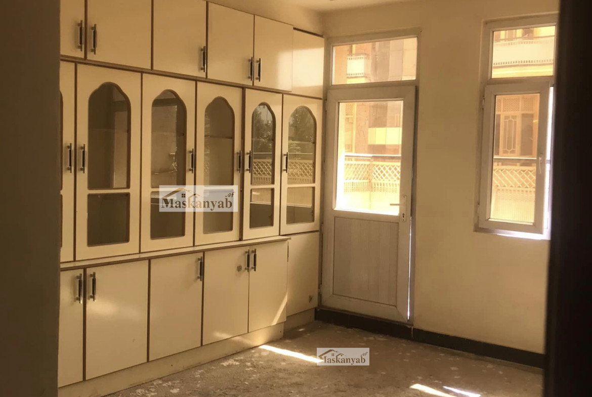 Three-room apartment for sale in Taimani Project urgently
