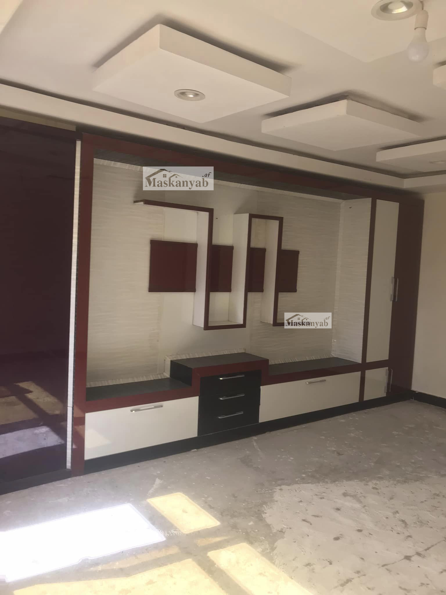 Three-room apartment for sale in Taimani Project urgently