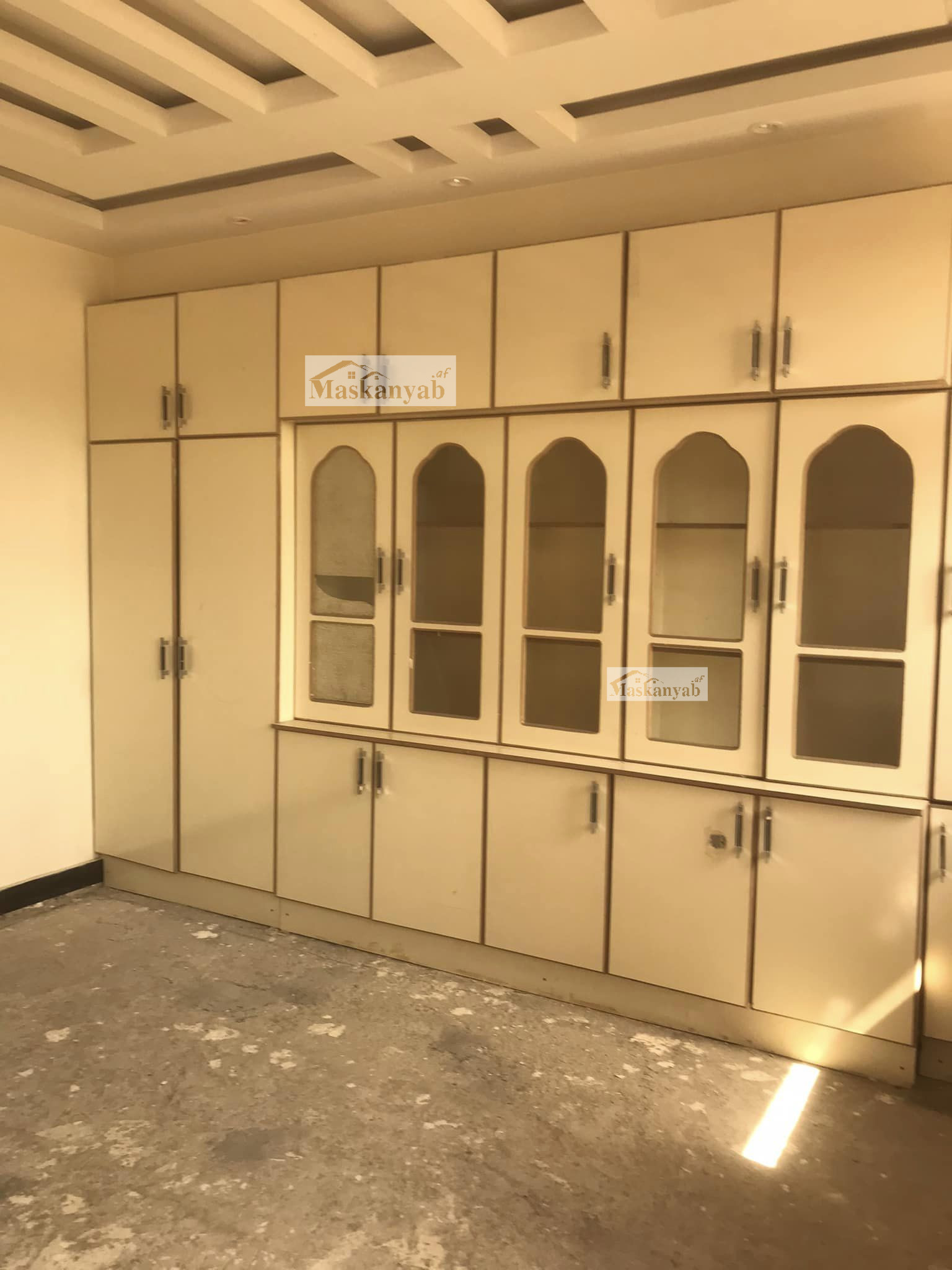 Three-room apartment for sale in Taimani Project urgently
