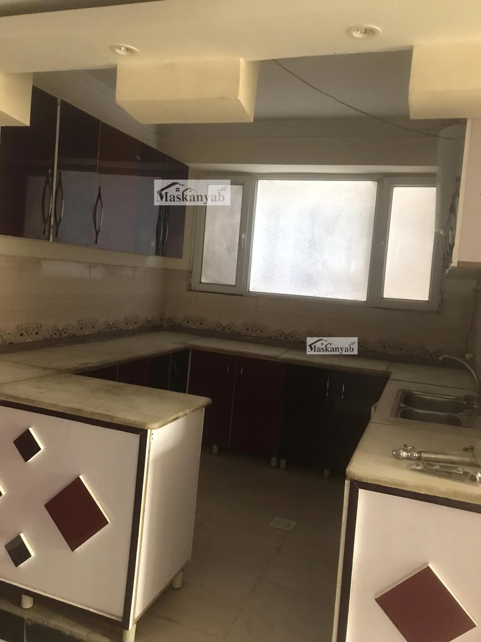 Three-room apartment for sale in Taimani Project urgently