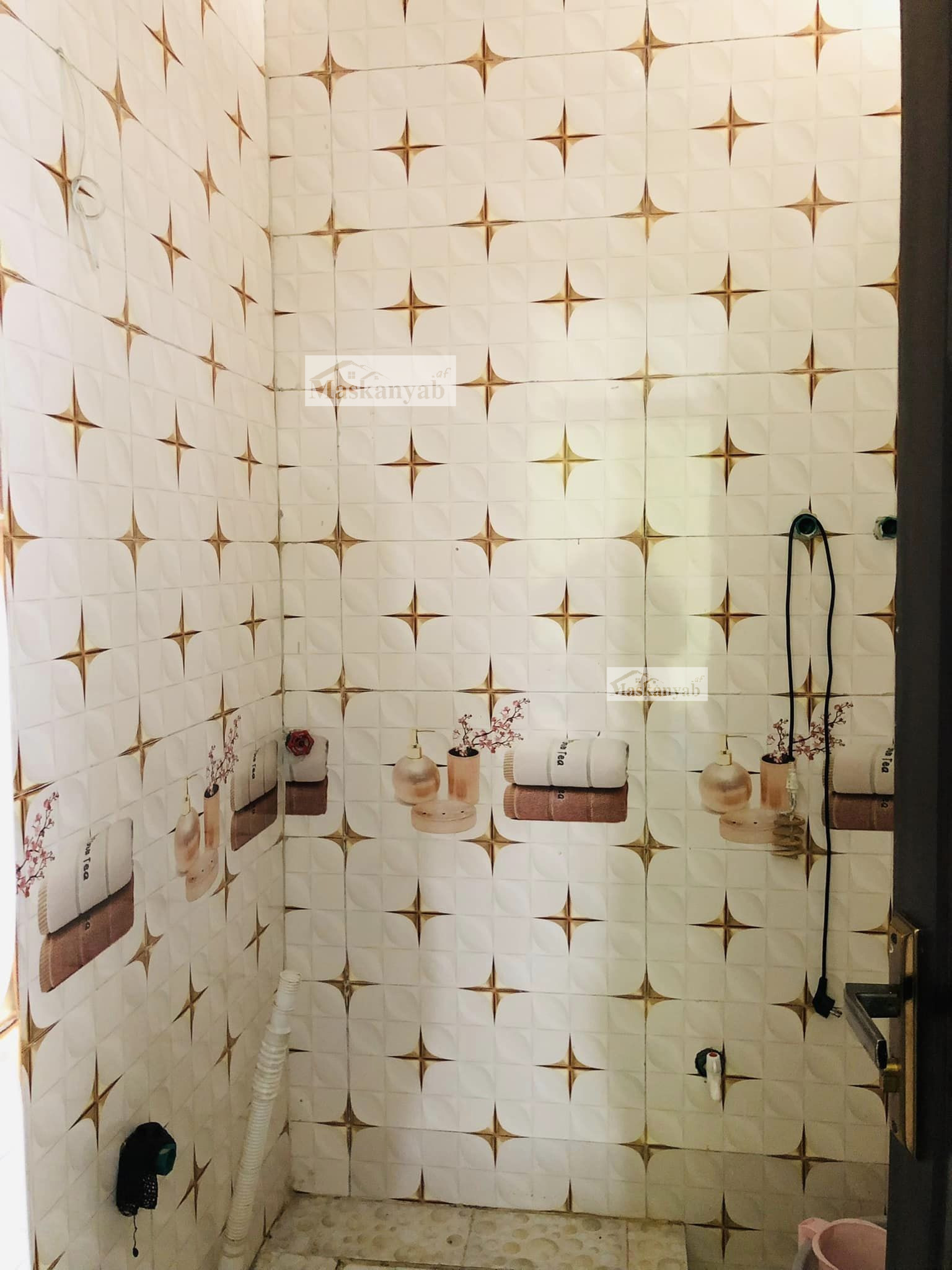 Three-room house for sale in Golden Town, Karte new