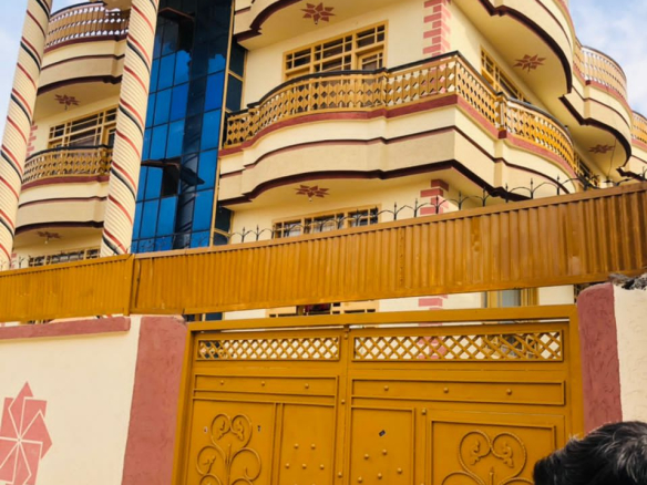 Three-floor house for sale in Bazaar Company